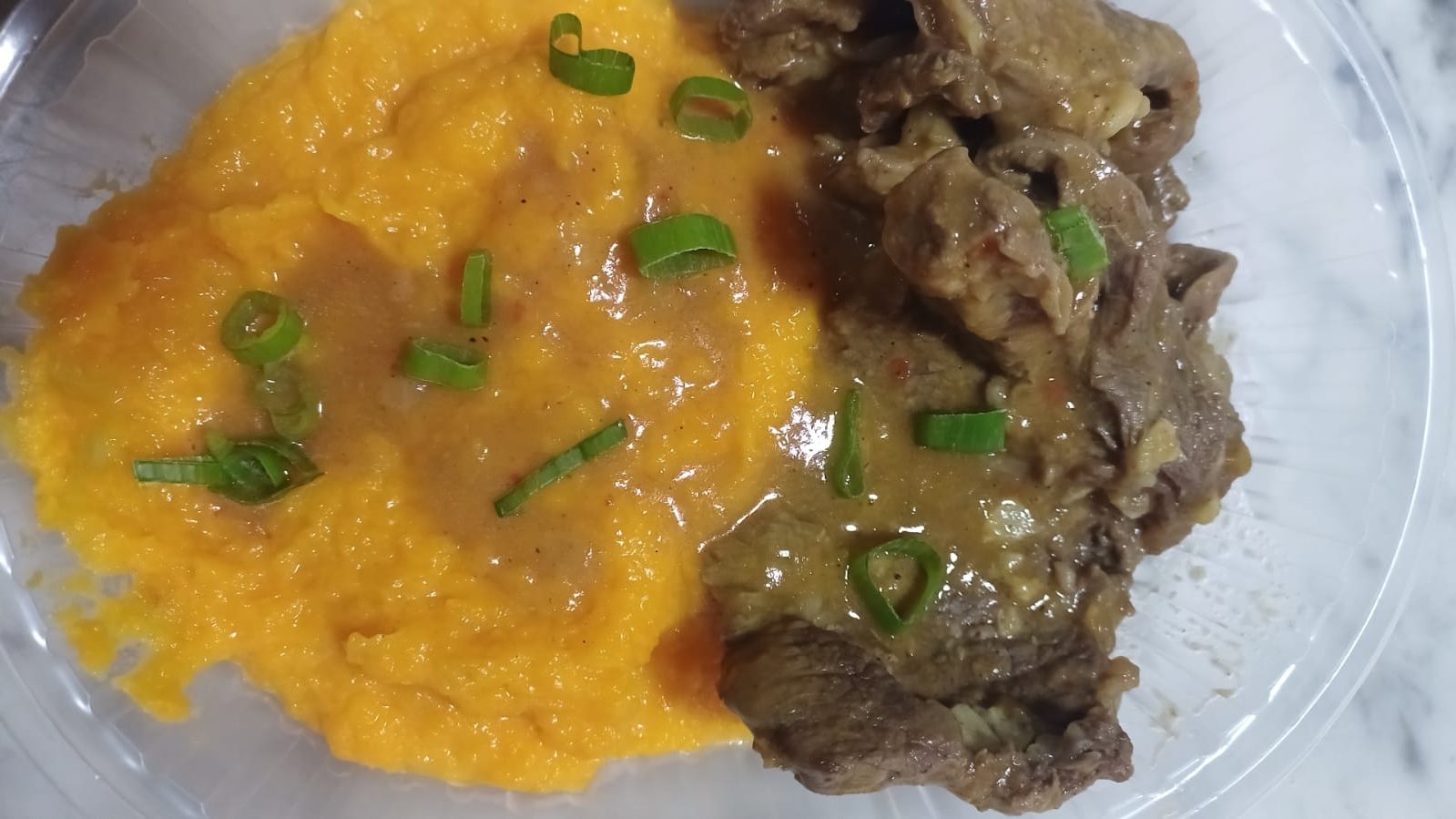 Bife con Puré Mixto