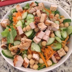 Ensalada Mediterránea con Pollo