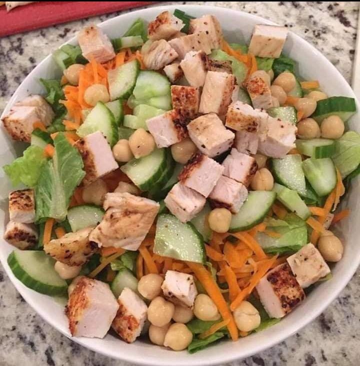 Ensalada Mediterránea con Pollo