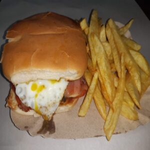 Hamburguesa Completa con Fritas