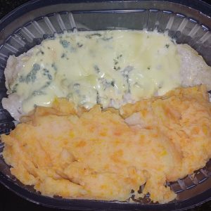 Merluza al Roquefort con Puré Mixto