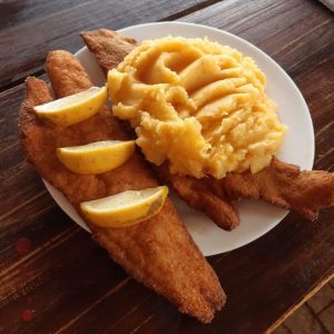 Milanesa de Merluza con Puré Mixto