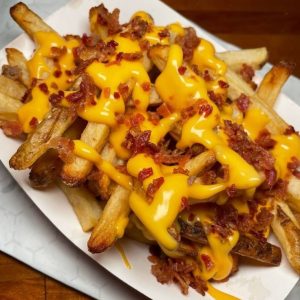 Papas Fritas Rusticas con Cheddar y Bacon