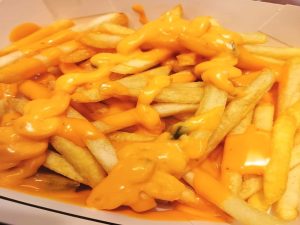 Papas-Fritas-con-Cheddar-1599x1200