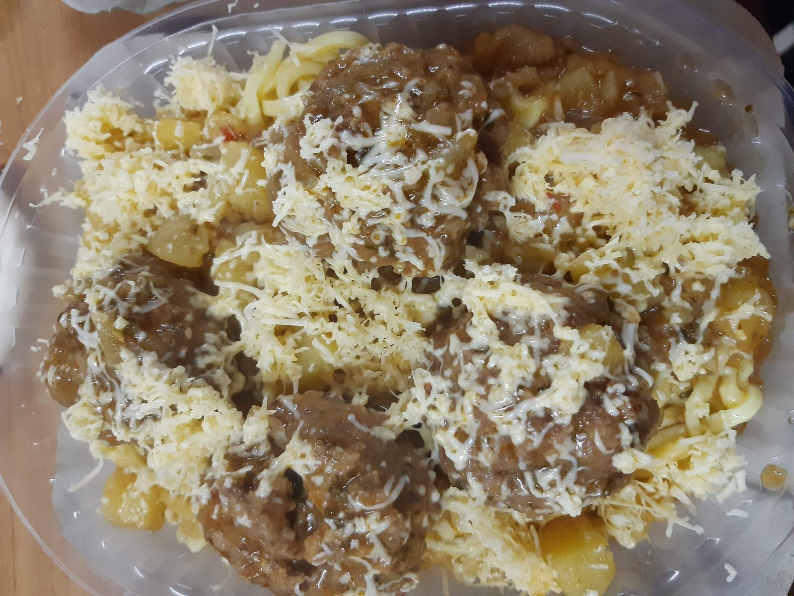 Tallarines con Albóndigas